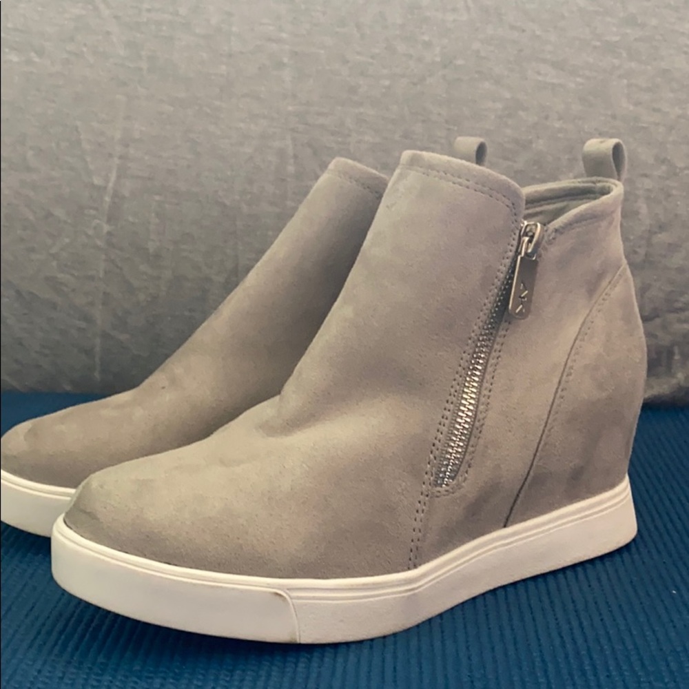 AK Sport- Grey Heeled Sneakers